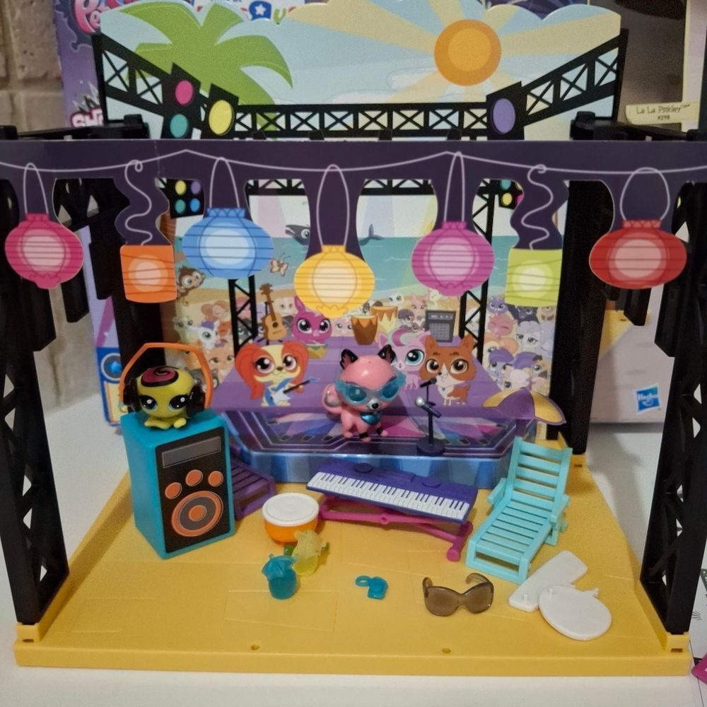 Hasbro LPS Showtime Surfside Concert La La Pinkley & Biba Ballyhoo Toys R Us Exc